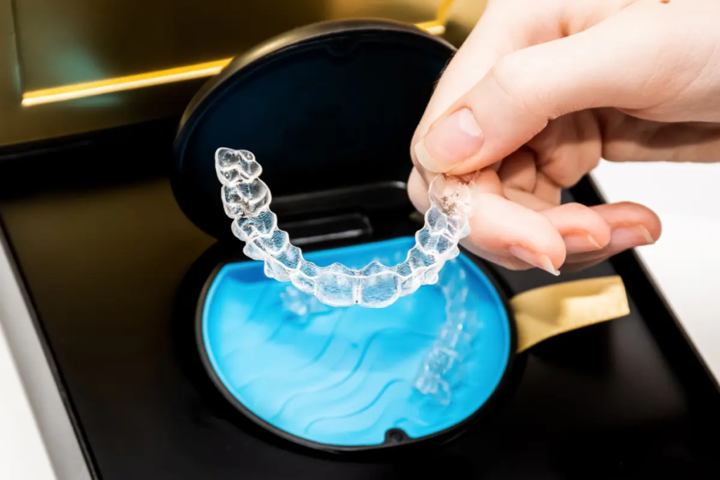 Convenient storage container for discreetly storing your Invisalign clear braces while eating.